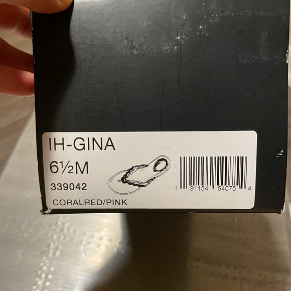 NIB Isaak Mizrahi Gina leather red pink scalloped trim sandal 6.5 flip flops - Picture 7 of 11